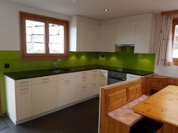 Innopra Küche Sitzecke Glasrückwand Spülbecken Keramikkochfeld