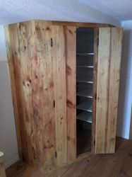 Innopra Begehbarer Rustikaler Schrank Schreinerei